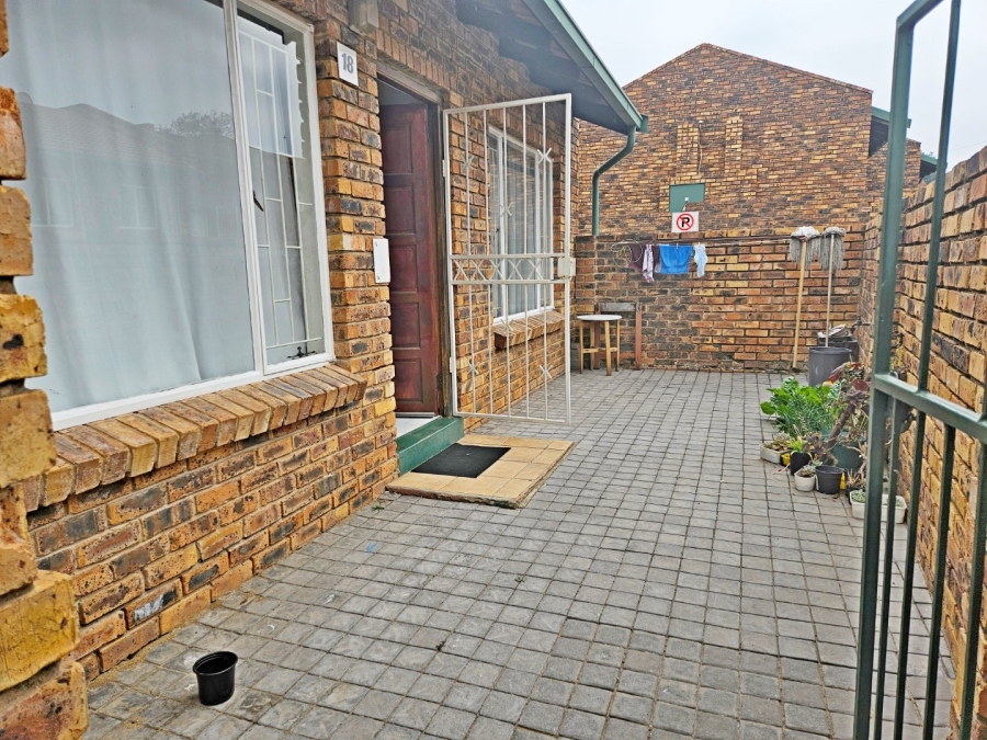 2 Bedroom Property for Sale in Birchleigh Gauteng