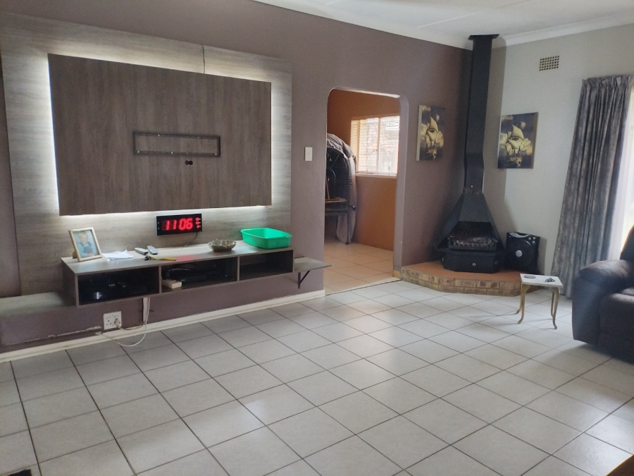 4 Bedroom Property for Sale in Selcourt Gauteng
