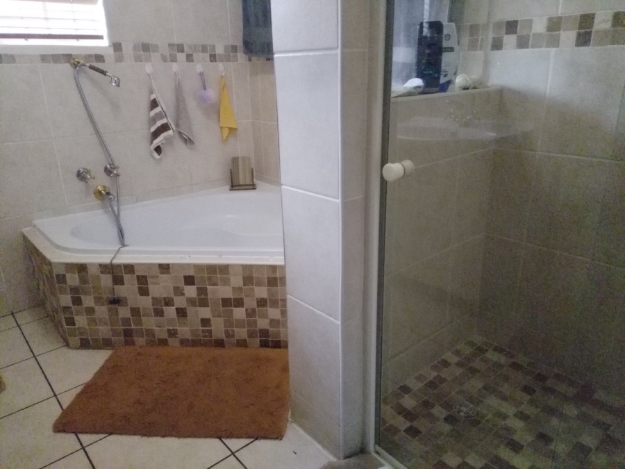 4 Bedroom Property for Sale in Selcourt Gauteng