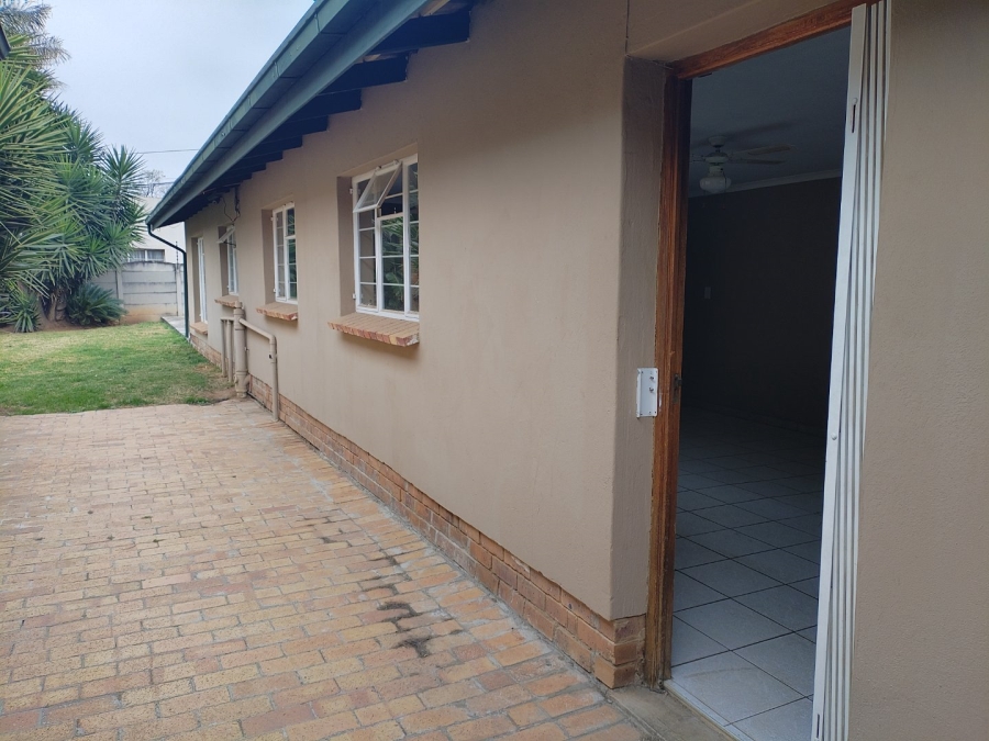 4 Bedroom Property for Sale in Selcourt Gauteng