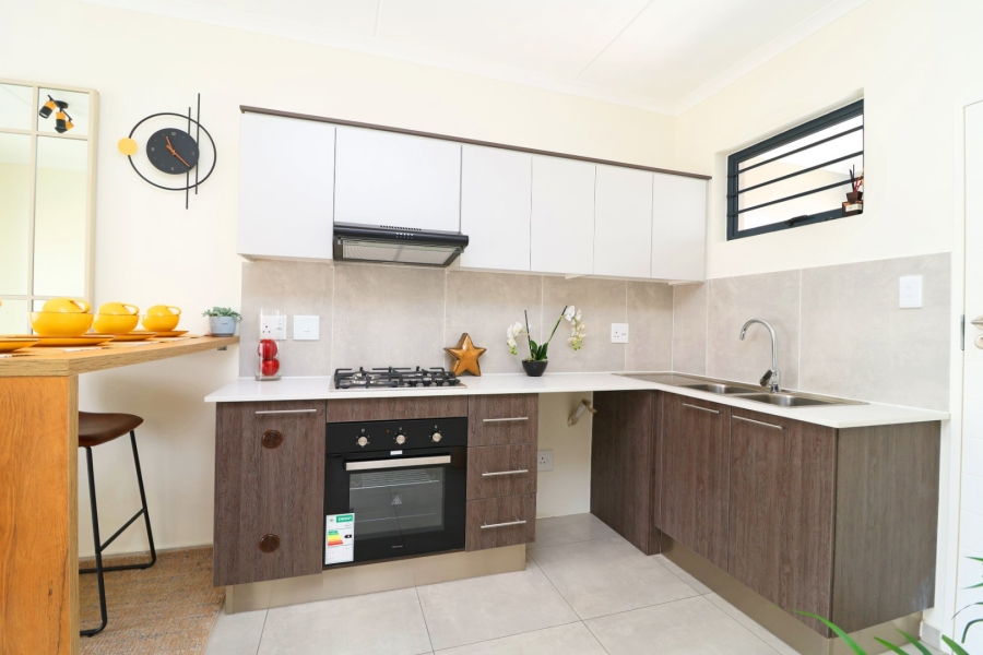 To Let 1 Bedroom Property for Rent in Fourways Gauteng