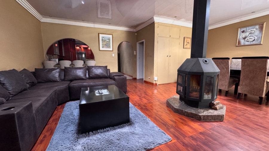 2 Bedroom Property for Sale in Three Rivers Proper Gauteng