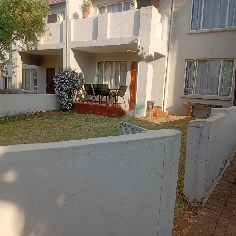 2 Bedroom Property for Sale in Glen Marais Gauteng