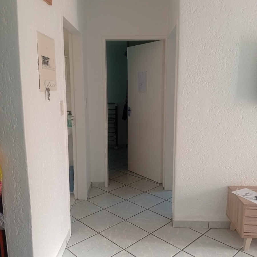 2 Bedroom Property for Sale in Glen Marais Gauteng