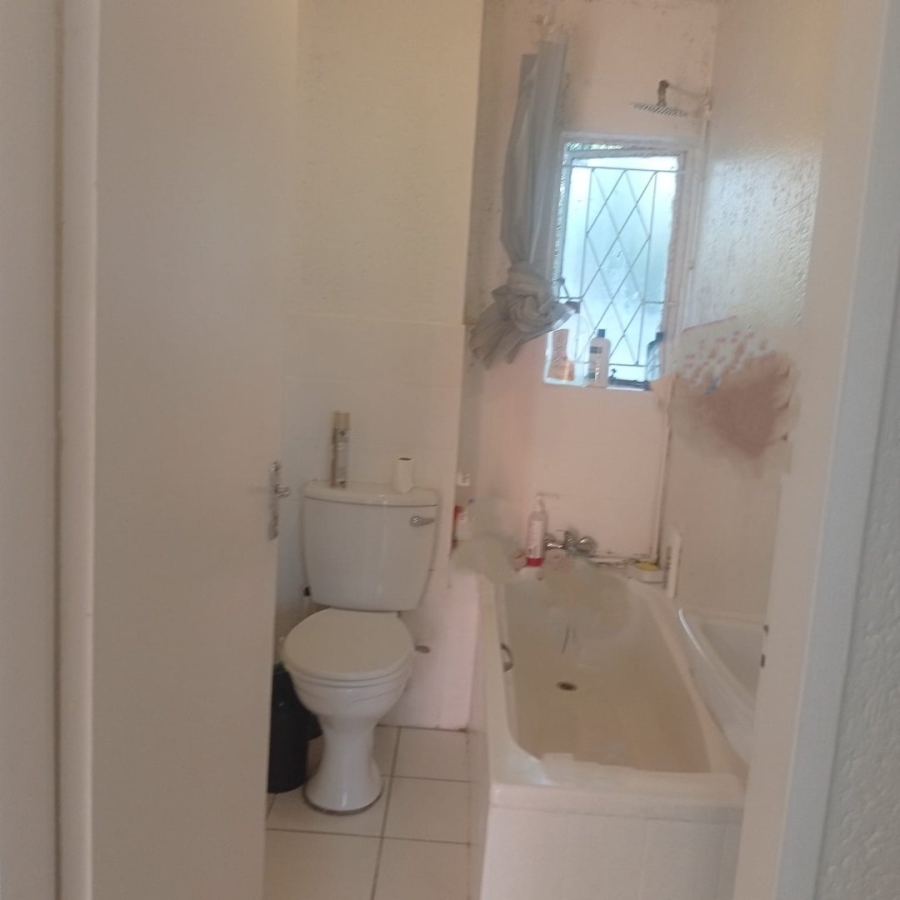 2 Bedroom Property for Sale in Glen Marais Gauteng