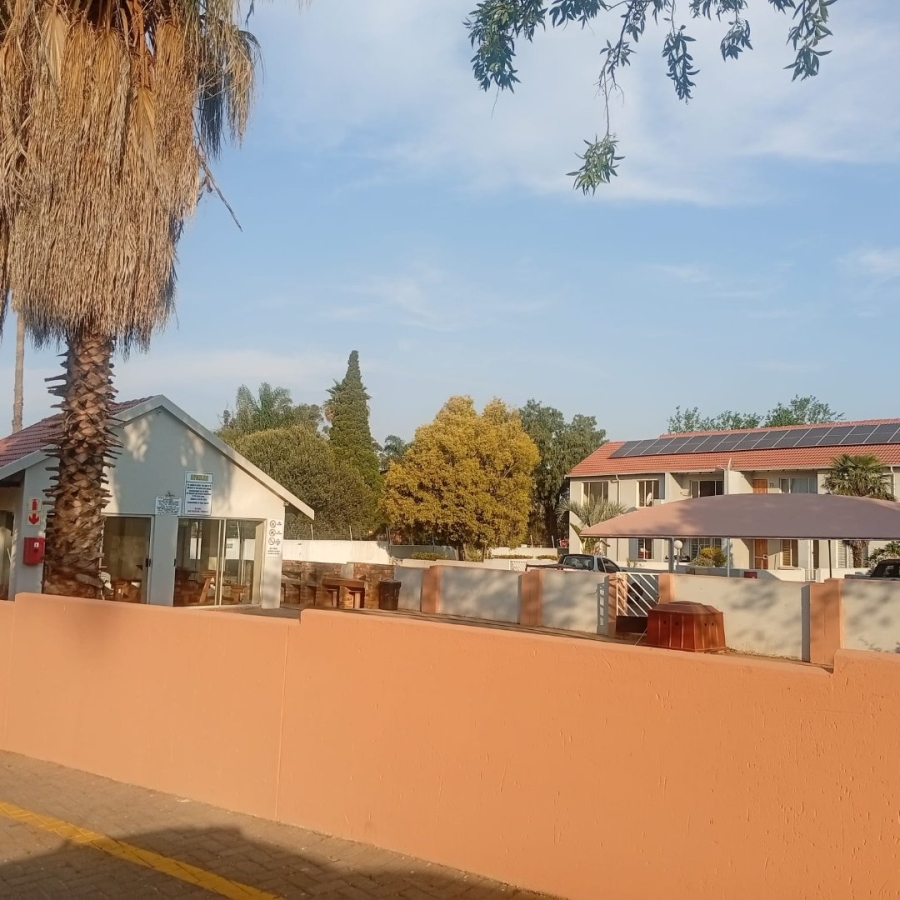 2 Bedroom Property for Sale in Glen Marais Gauteng