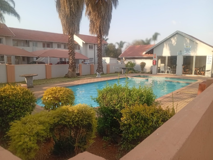 2 Bedroom Property for Sale in Glen Marais Gauteng