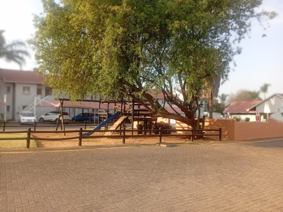 2 Bedroom Property for Sale in Glen Marais Gauteng