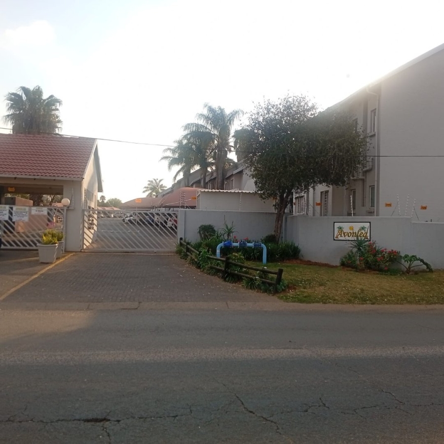 2 Bedroom Property for Sale in Glen Marais Gauteng
