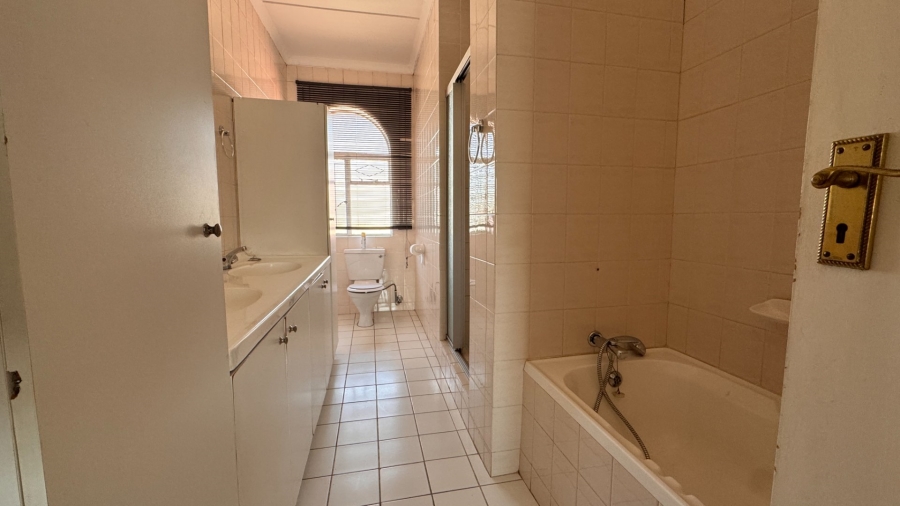 3 Bedroom Property for Sale in Three Rivers Proper Gauteng