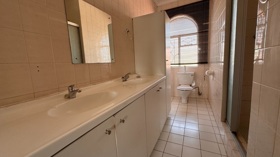 3 Bedroom Property for Sale in Three Rivers Proper Gauteng