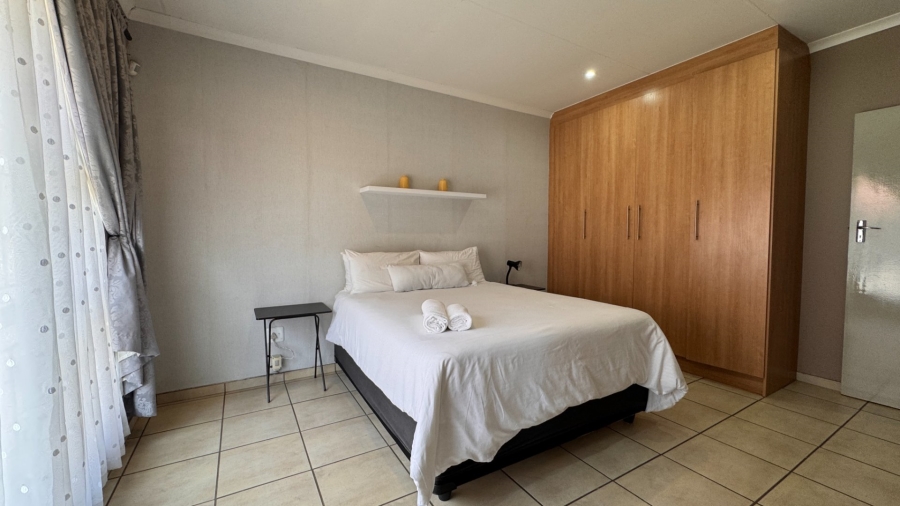 2 Bedroom Property for Sale in Three Rivers Proper Gauteng