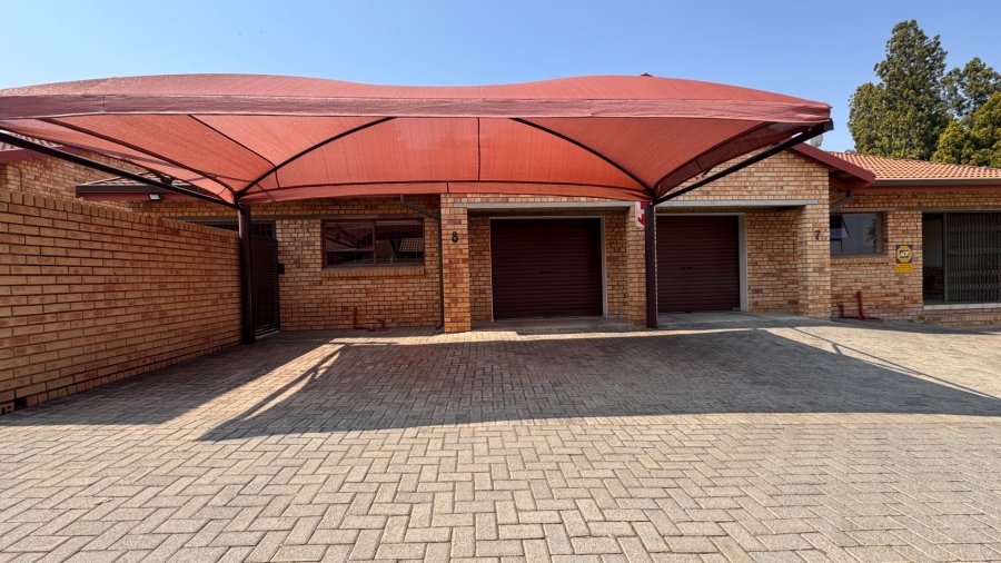2 Bedroom Property for Sale in Three Rivers Proper Gauteng