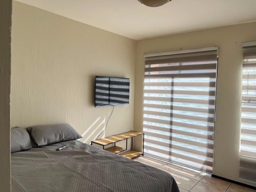 To Let 1 Bedroom Property for Rent in Florida Gauteng