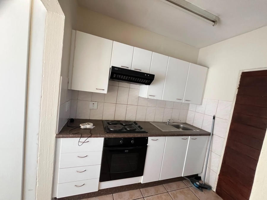 To Let 1 Bedroom Property for Rent in Florida Gauteng