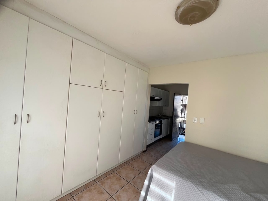To Let 1 Bedroom Property for Rent in Florida Gauteng