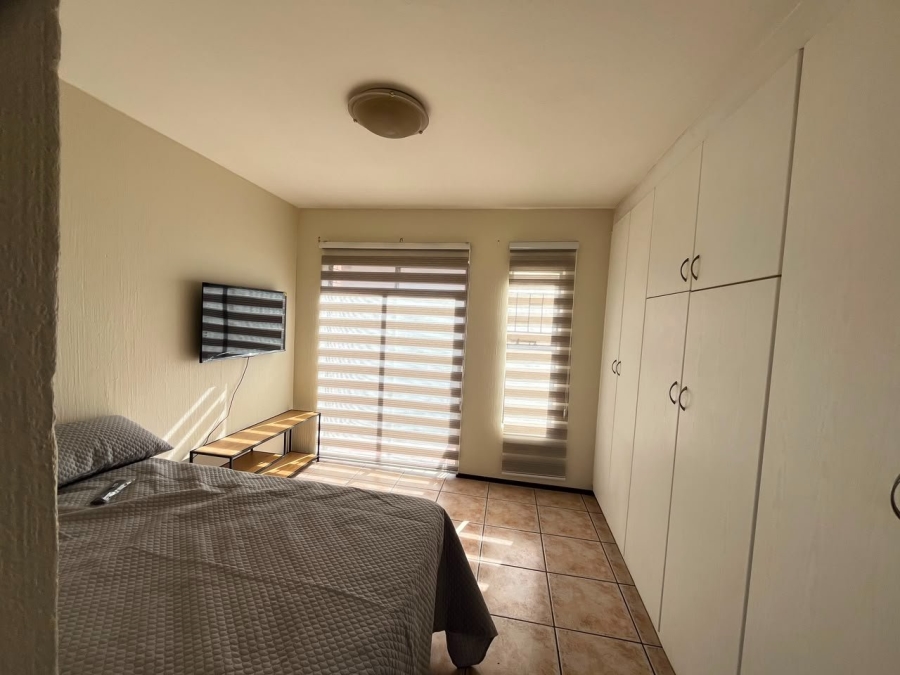 To Let 1 Bedroom Property for Rent in Florida Gauteng