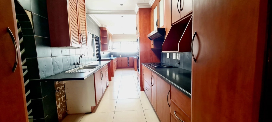 4 Bedroom Property for Sale in Garsfontein Gauteng