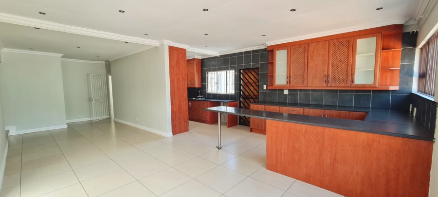 4 Bedroom Property for Sale in Garsfontein Gauteng