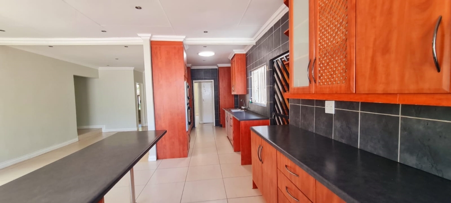 4 Bedroom Property for Sale in Garsfontein Gauteng
