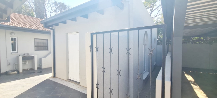 4 Bedroom Property for Sale in Garsfontein Gauteng