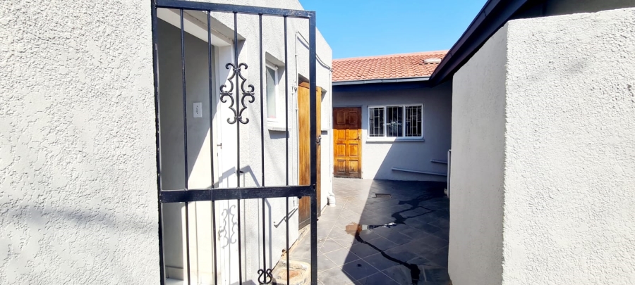 4 Bedroom Property for Sale in Garsfontein Gauteng