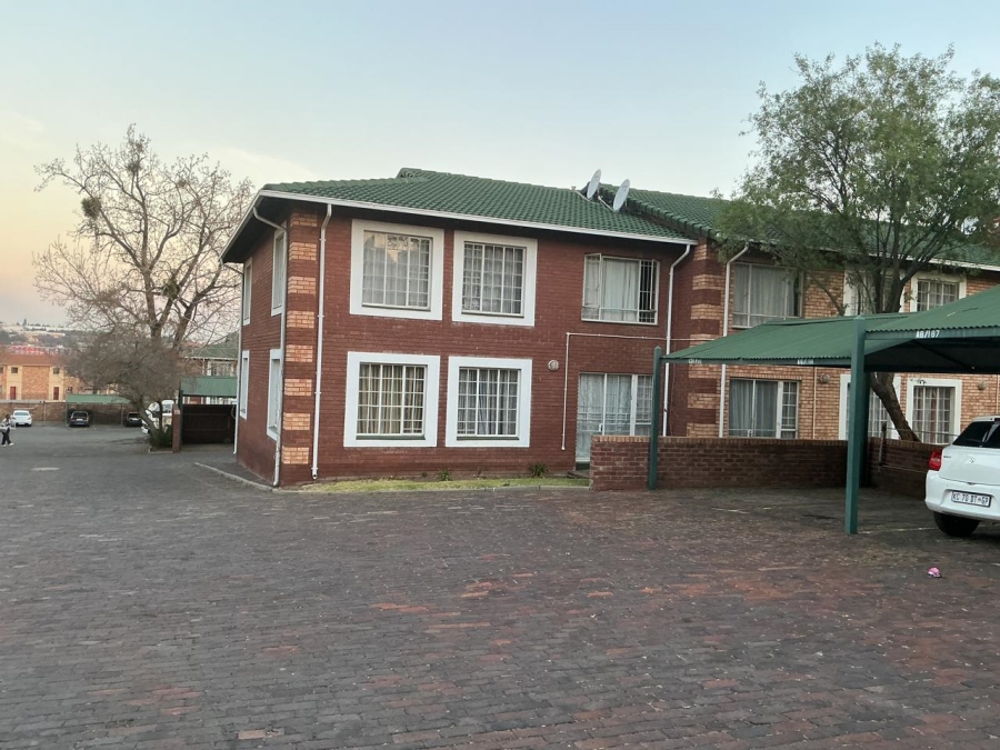  Bedroom Property for Sale in Halfway Gardens Gauteng