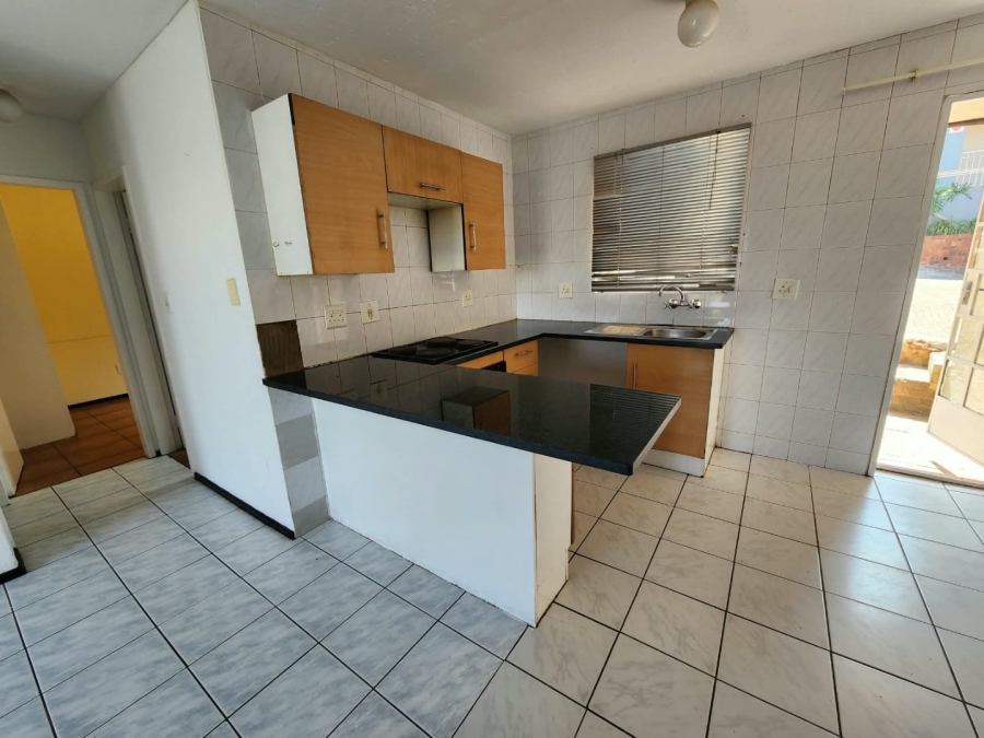 To Let 2 Bedroom Property for Rent in Ridgeway Gauteng