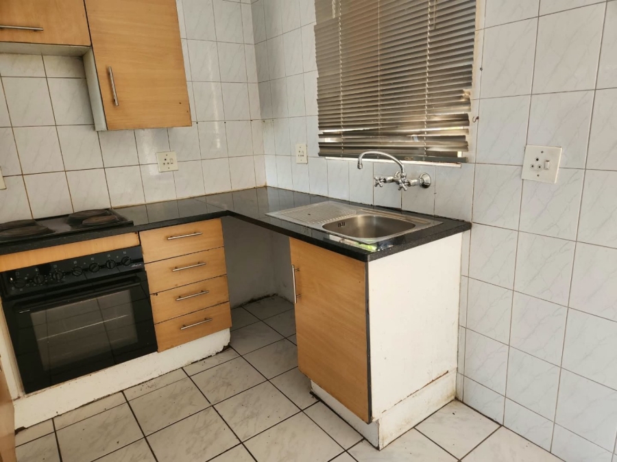 To Let 2 Bedroom Property for Rent in Ridgeway Gauteng
