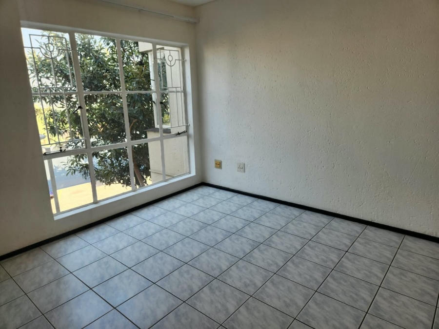 To Let 2 Bedroom Property for Rent in Ridgeway Gauteng