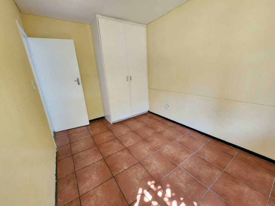 To Let 2 Bedroom Property for Rent in Ridgeway Gauteng
