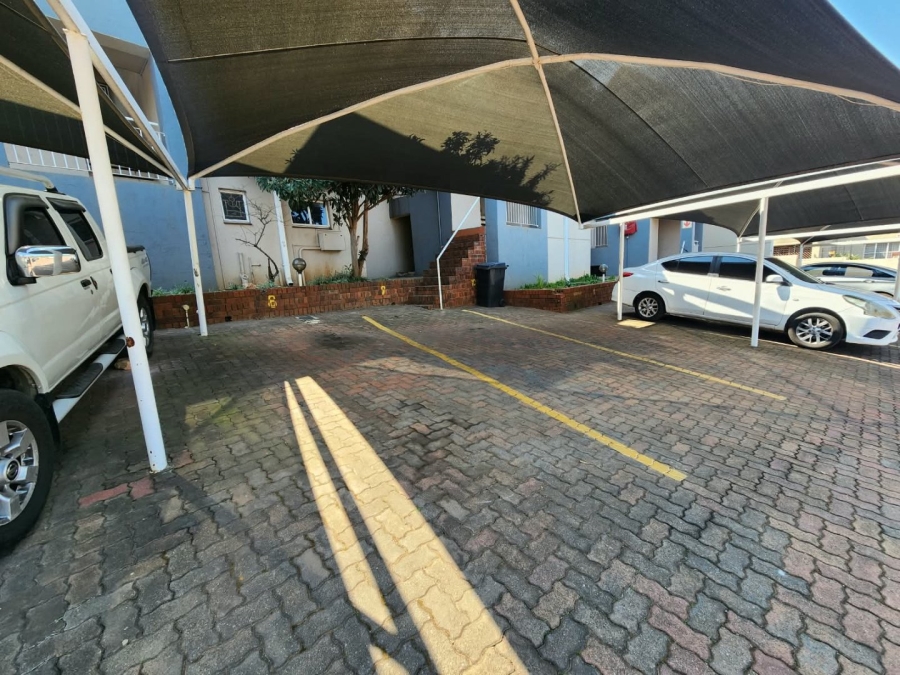 To Let 2 Bedroom Property for Rent in Ridgeway Gauteng