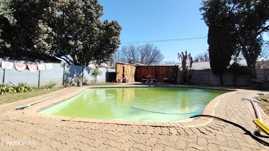 4 Bedroom Property for Sale in Risiville Gauteng