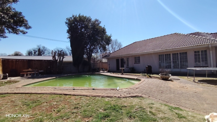 4 Bedroom Property for Sale in Risiville Gauteng
