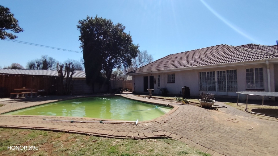 4 Bedroom Property for Sale in Risiville Gauteng
