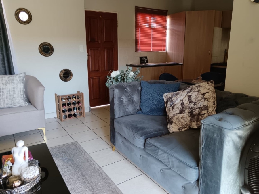 To Let 2 Bedroom Property for Rent in Kosmosdal Gauteng