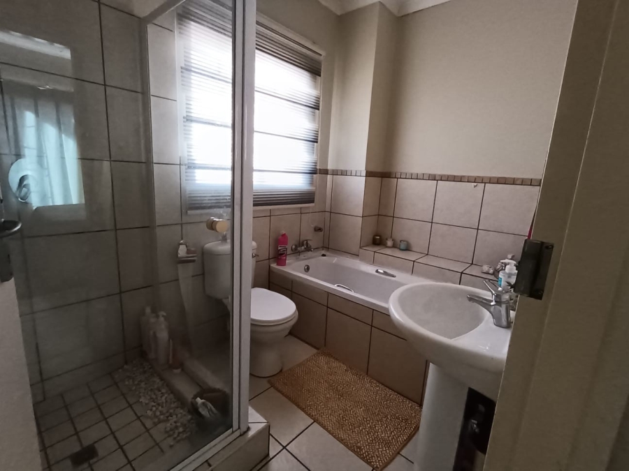 To Let 2 Bedroom Property for Rent in Kosmosdal Gauteng