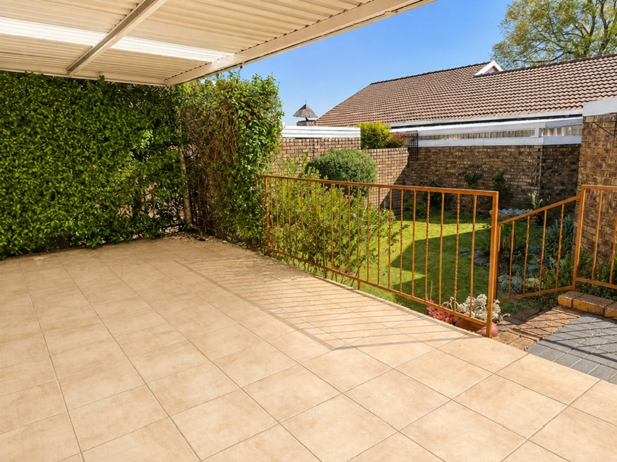 2 Bedroom Property for Sale in Honeydew Manor Gauteng