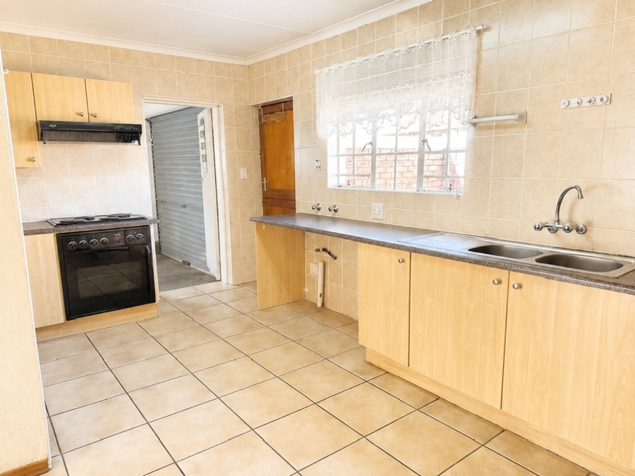 2 Bedroom Property for Sale in Honeydew Manor Gauteng