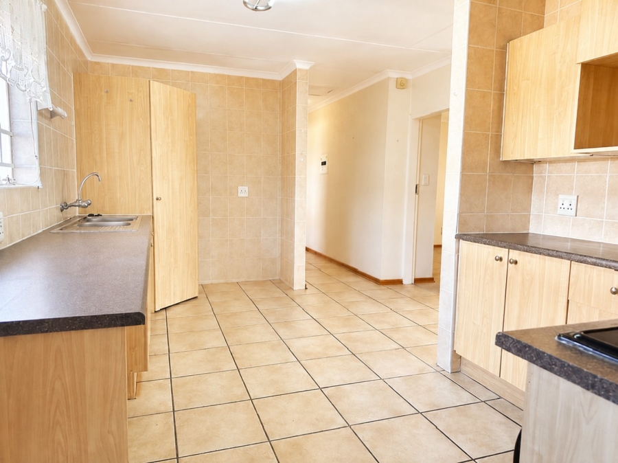 2 Bedroom Property for Sale in Honeydew Manor Gauteng