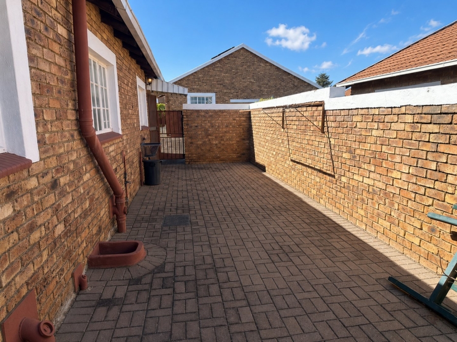 2 Bedroom Property for Sale in Honeydew Manor Gauteng