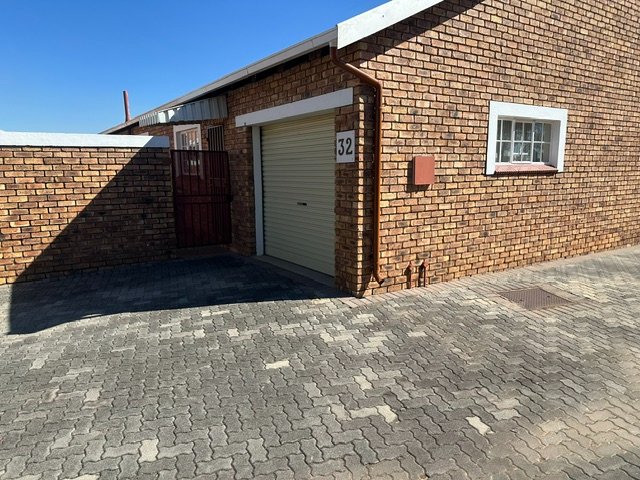 2 Bedroom Property for Sale in Honeydew Manor Gauteng