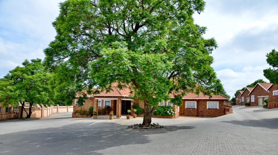 2 Bedroom Property for Sale in Honeydew Manor Gauteng