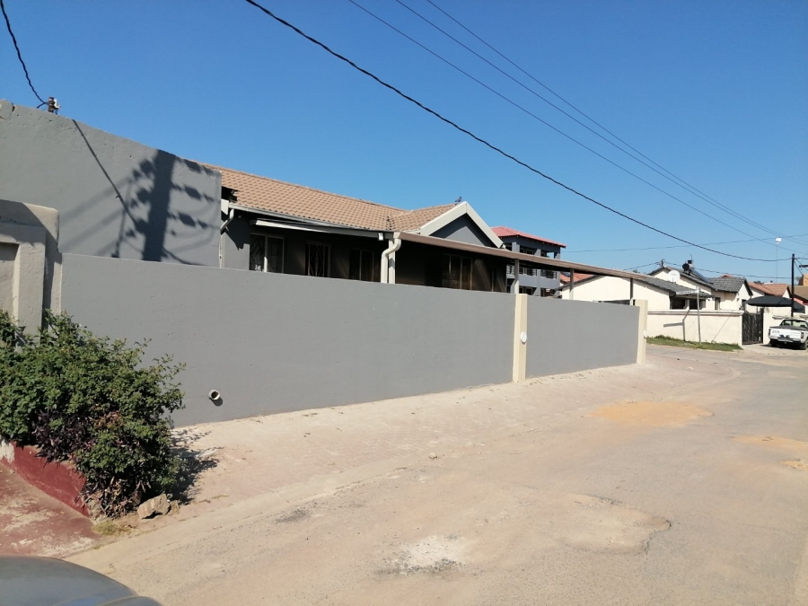 3 Bedroom Property for Sale in Ebony Park Gauteng