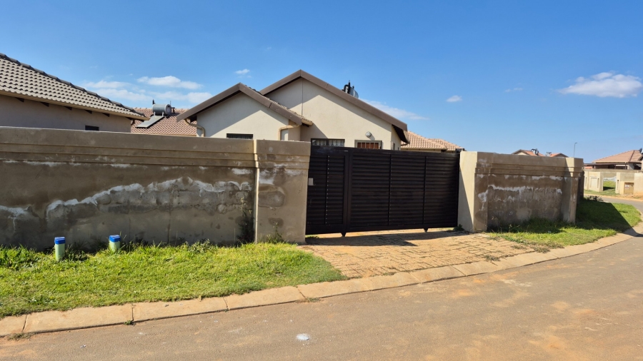 3 Bedroom Property for Sale in Windmill Park Gauteng