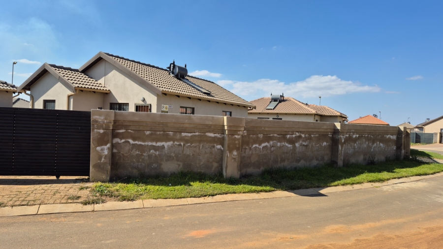 3 Bedroom Property for Sale in Windmill Park Gauteng