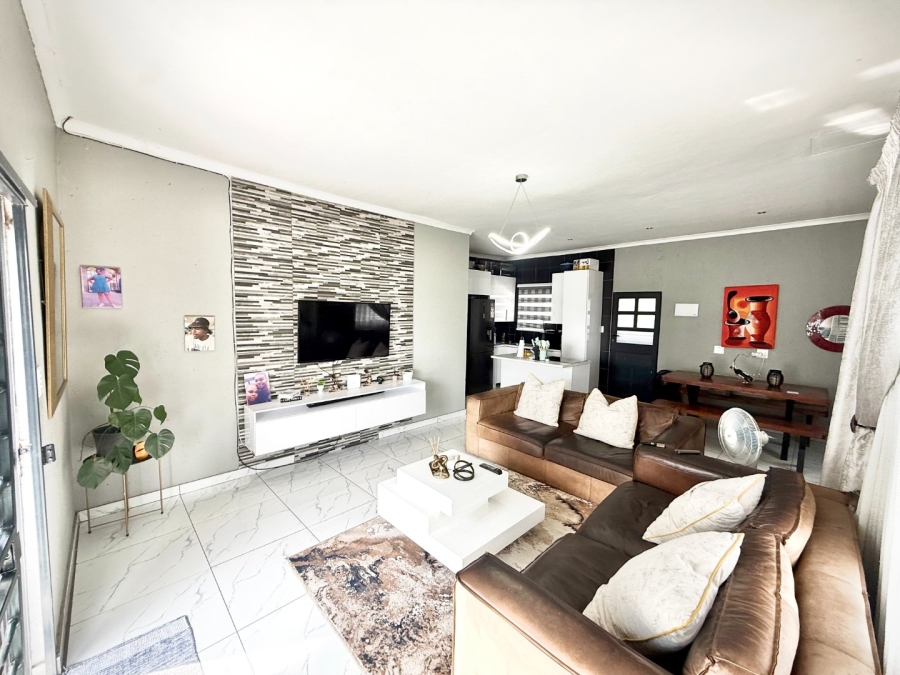 3 Bedroom Property for Sale in Fleurhof Gauteng