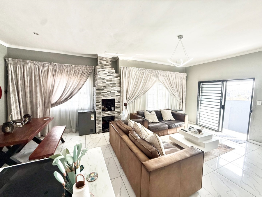 3 Bedroom Property for Sale in Fleurhof Gauteng