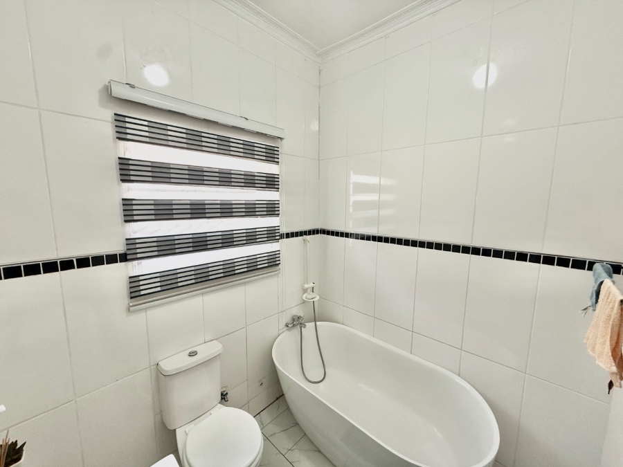 3 Bedroom Property for Sale in Fleurhof Gauteng