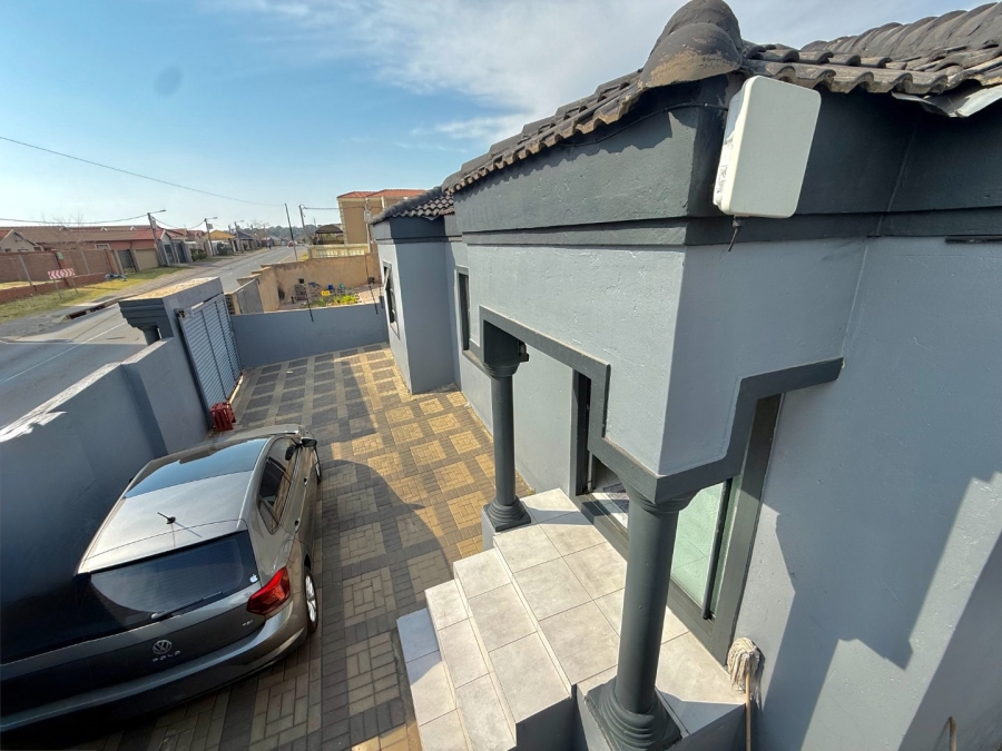 3 Bedroom Property for Sale in Fleurhof Gauteng